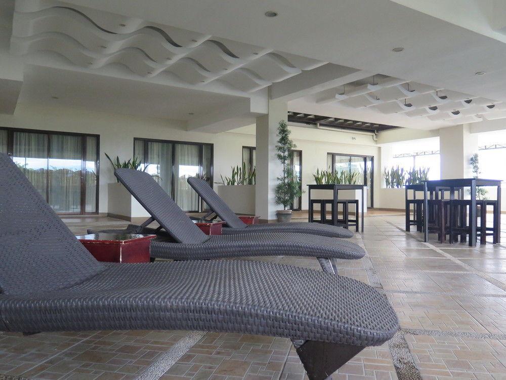 The Pinnacle Hotel And Suites Davao City Eksteriør bilde