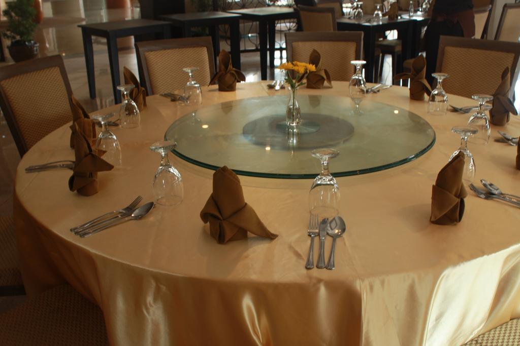 The Pinnacle Hotel And Suites Davao City Eksteriør bilde