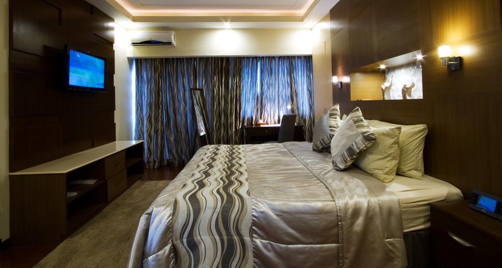 The Pinnacle Hotel And Suites Davao City Eksteriør bilde