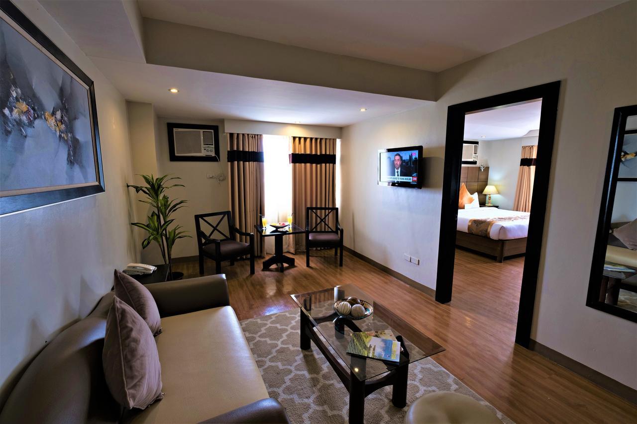 The Pinnacle Hotel And Suites Davao City Eksteriør bilde