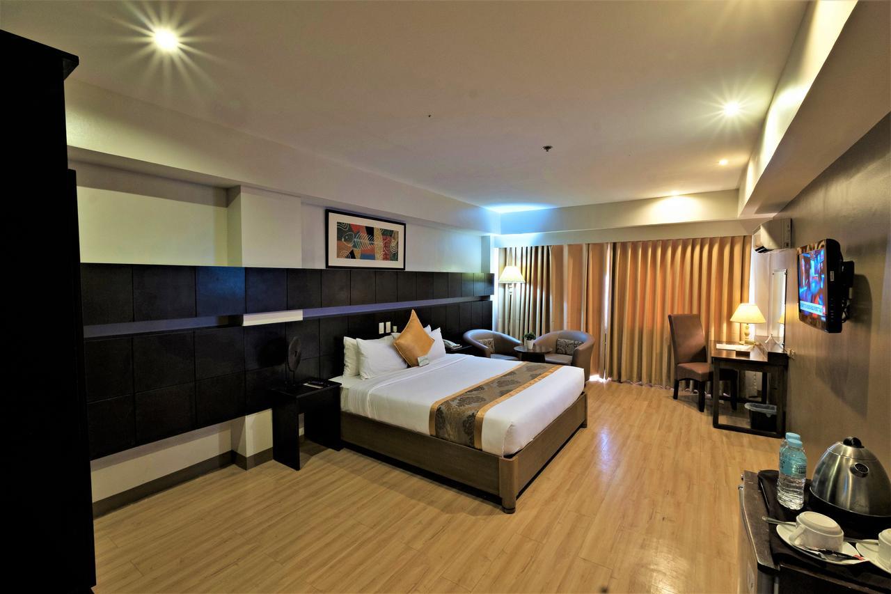 The Pinnacle Hotel And Suites Davao City Eksteriør bilde