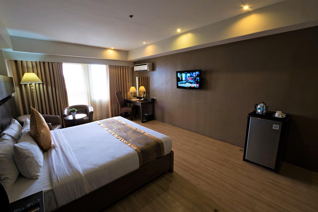 The Pinnacle Hotel And Suites Davao City Eksteriør bilde