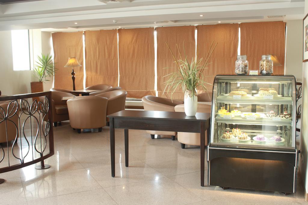 The Pinnacle Hotel And Suites Davao City Eksteriør bilde