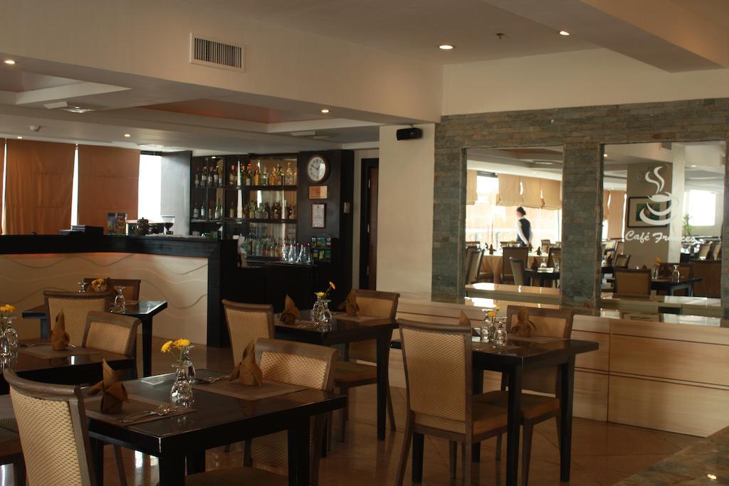 The Pinnacle Hotel And Suites Davao City Eksteriør bilde