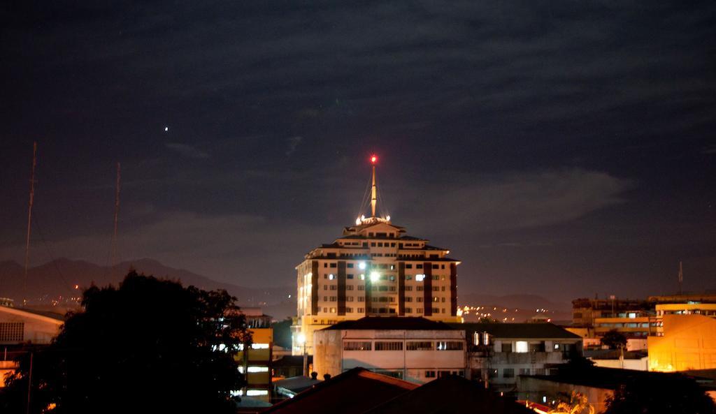 The Pinnacle Hotel And Suites Davao City Eksteriør bilde