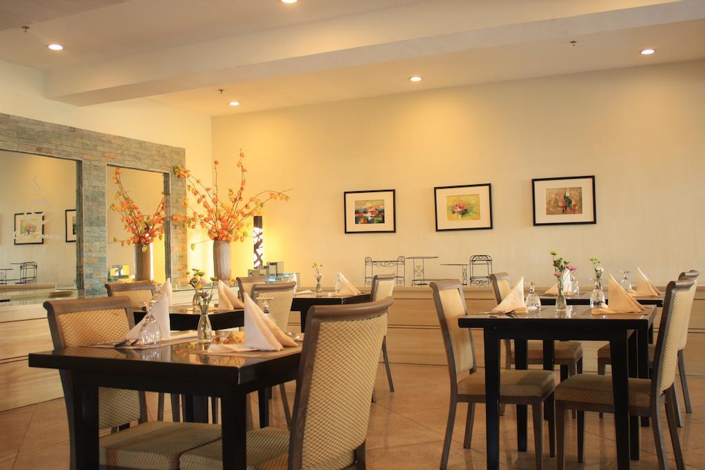 The Pinnacle Hotel And Suites Davao City Eksteriør bilde
